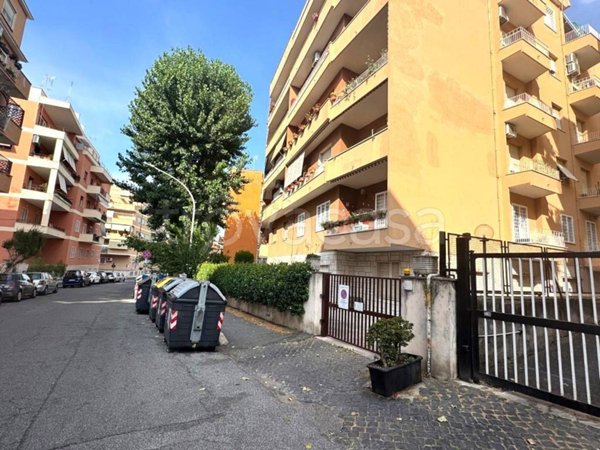 ufficio in vendita a Roma in zona Lunghezza
