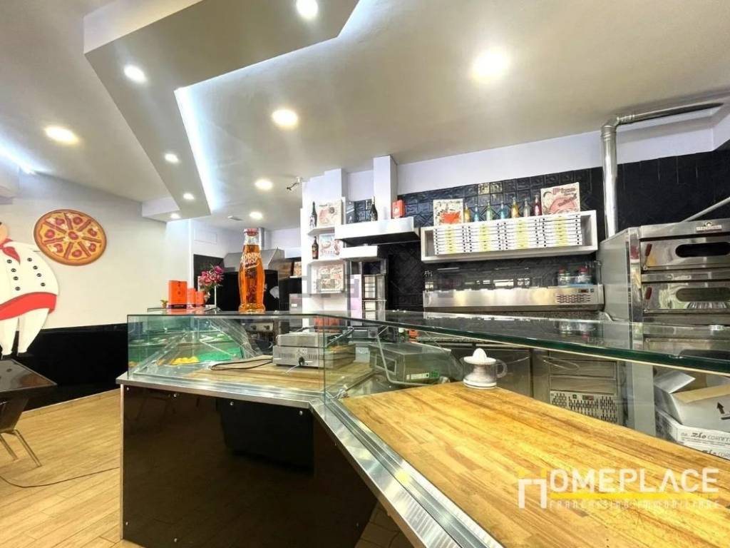 negozio in vendita a Roma in zona Finocchio