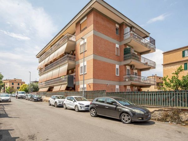appartamento in vendita a Roma in zona Torre Maura
