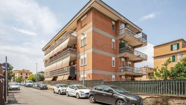 appartamento in vendita a Roma in zona Torre Maura