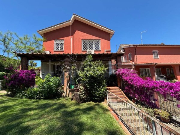 casa indipendente in vendita a Roma in zona Spinaceto