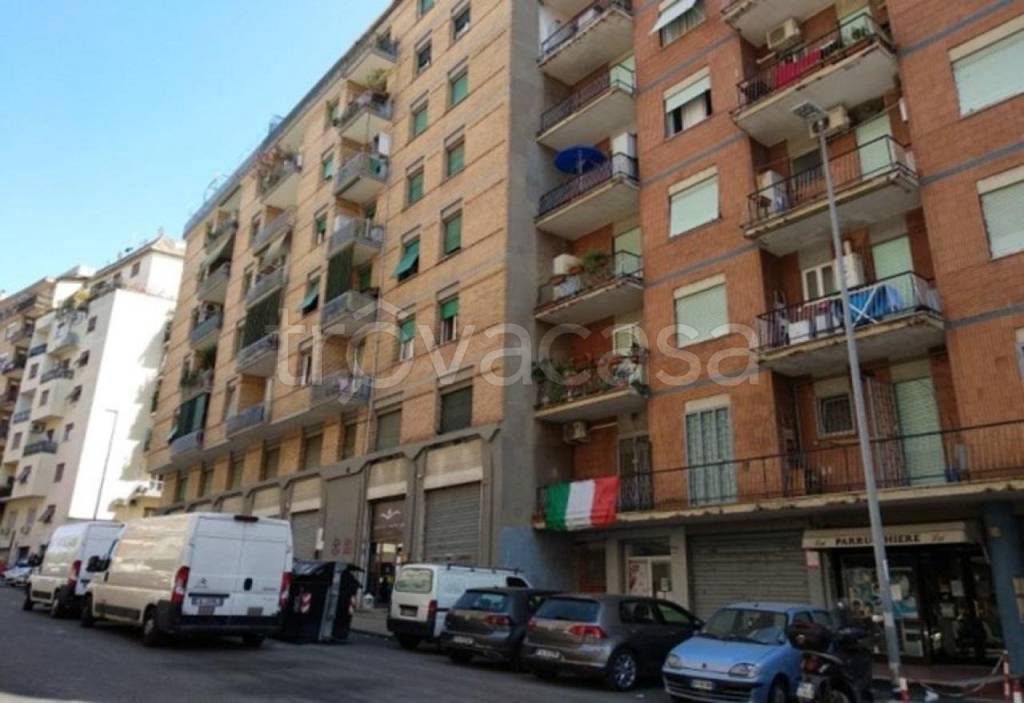 negozio in vendita a Roma in zona Collatino