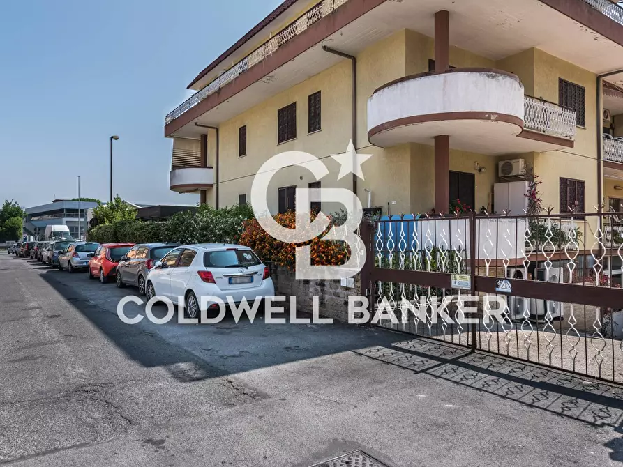 locale commerciale in vendita a Roma in zona Tuscolano