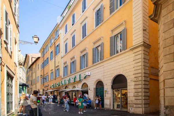 appartamento in vendita a Roma in zona Trevi-Colonna