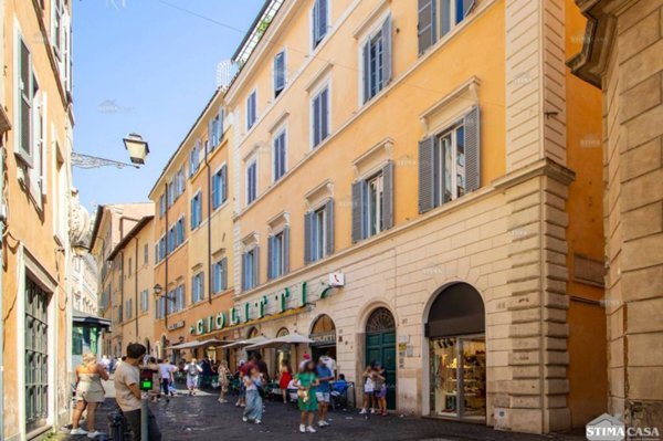 appartamento in vendita a Roma in zona Trevi-Colonna