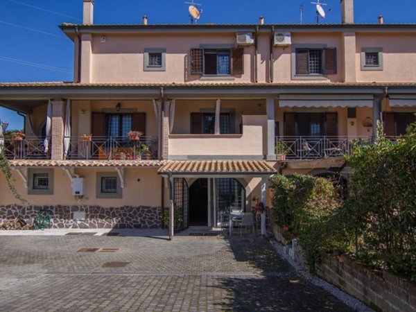 casa indipendente in vendita a Roma in zona Fonte Laurentina