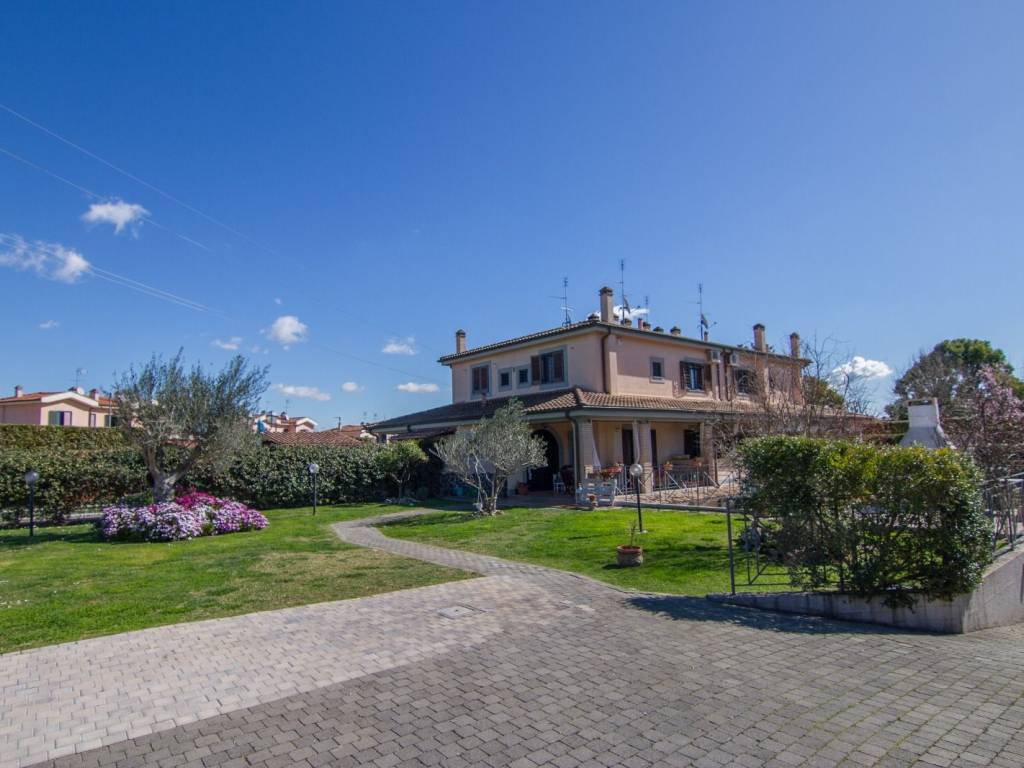 casa indipendente in vendita a Roma in zona Castel di Leva