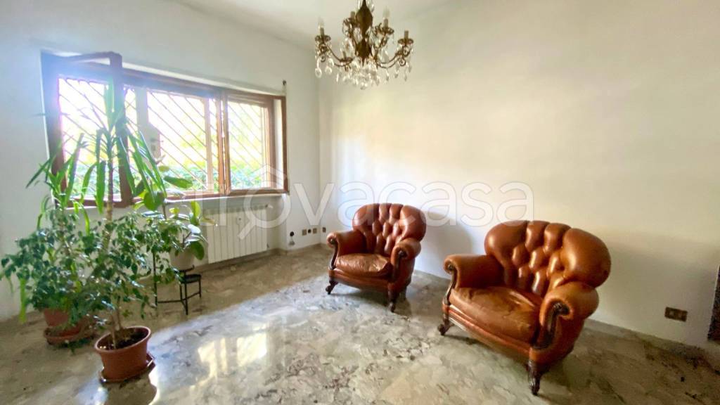 appartamento in vendita a Roma in zona Mostacciano