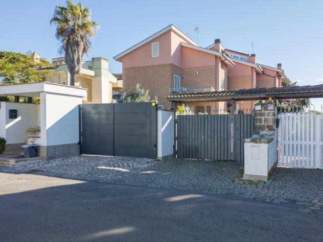 casa indipendente in vendita a Roma in zona Axa