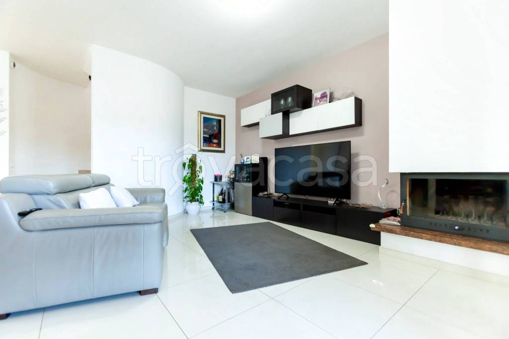 casa indipendente in vendita a Roma in zona Casal Palocco