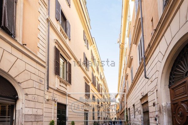 appartamento in vendita a Roma in zona Parione/Sant'Eustachio