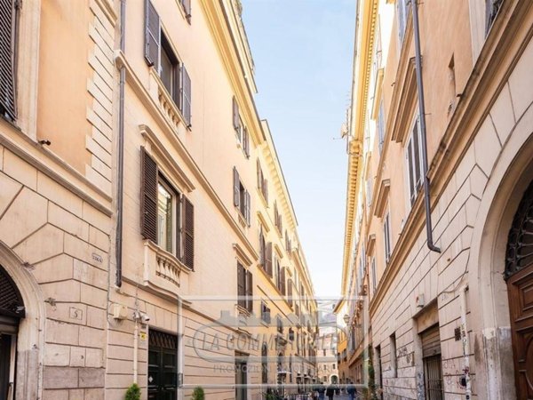 appartamento in vendita a Roma in zona Parione/Sant'Eustachio