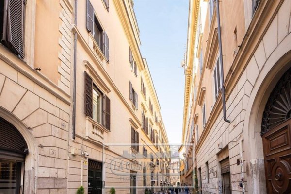 appartamento in vendita a Roma in zona Parione/Sant'Eustachio