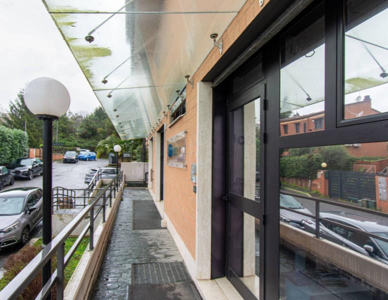 ufficio in vendita a Roma in zona Spinaceto