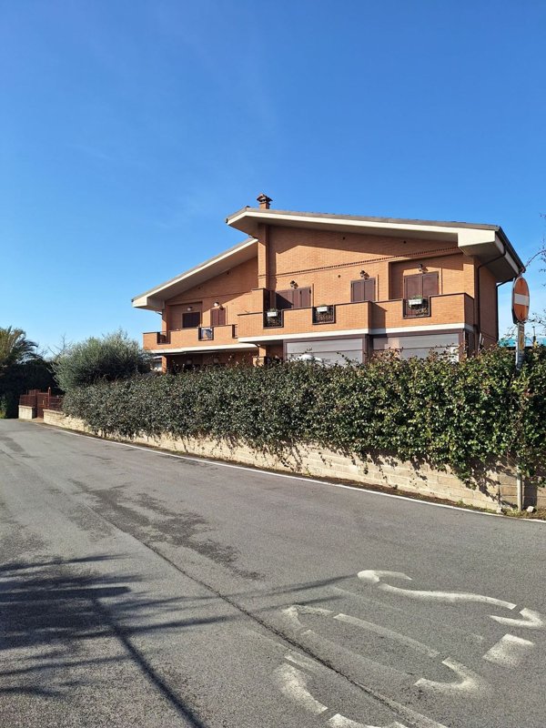 appartamento in vendita a Roma in zona Casal Morena