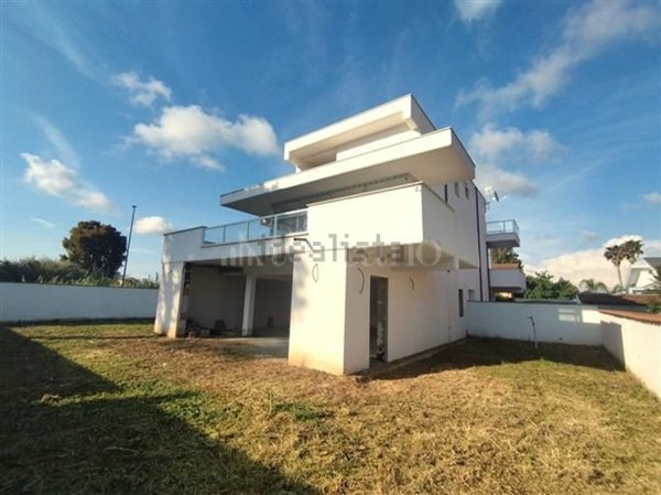 casa indipendente in vendita a Roma in zona Axa