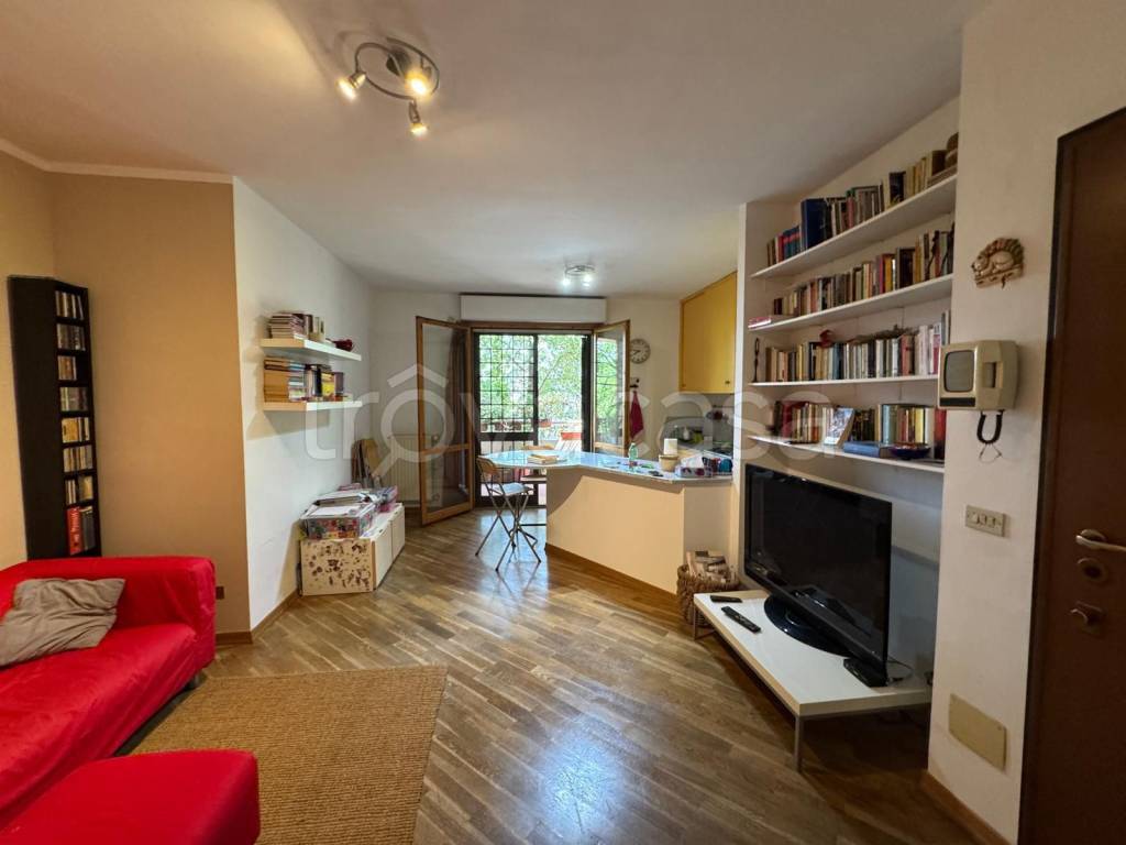 appartamento in vendita a Roma in zona Ostiense