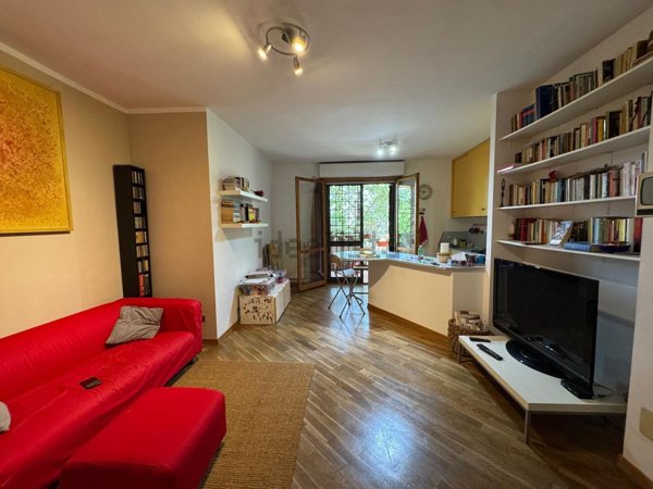 appartamento in vendita a Roma in zona Ostiense