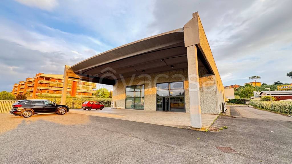 negozio in vendita a Roma in zona Ardeatino