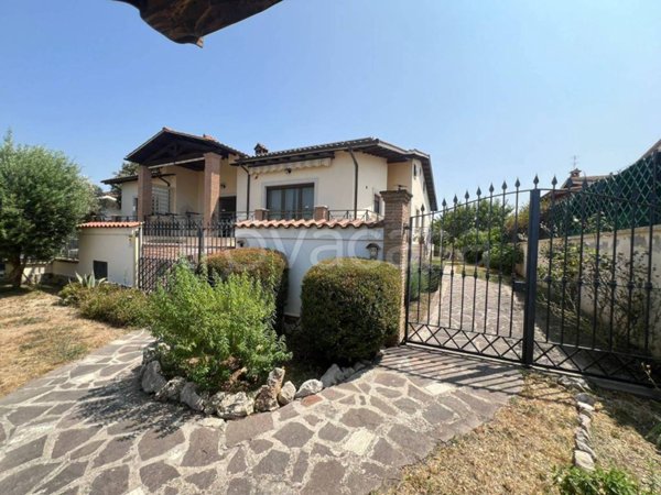 casa indipendente in vendita a Roma in zona Ostia Antica