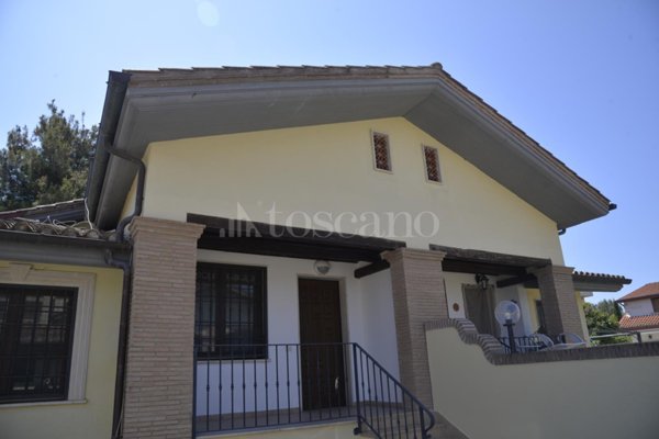 casa indipendente in vendita a Roma in zona Infernetto