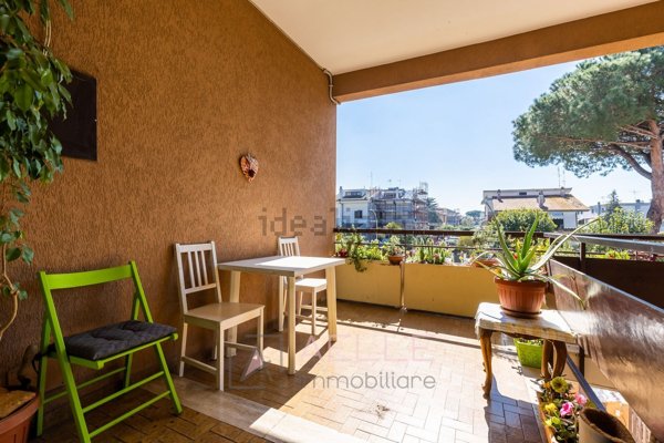 appartamento in vendita a Roma in zona Axa