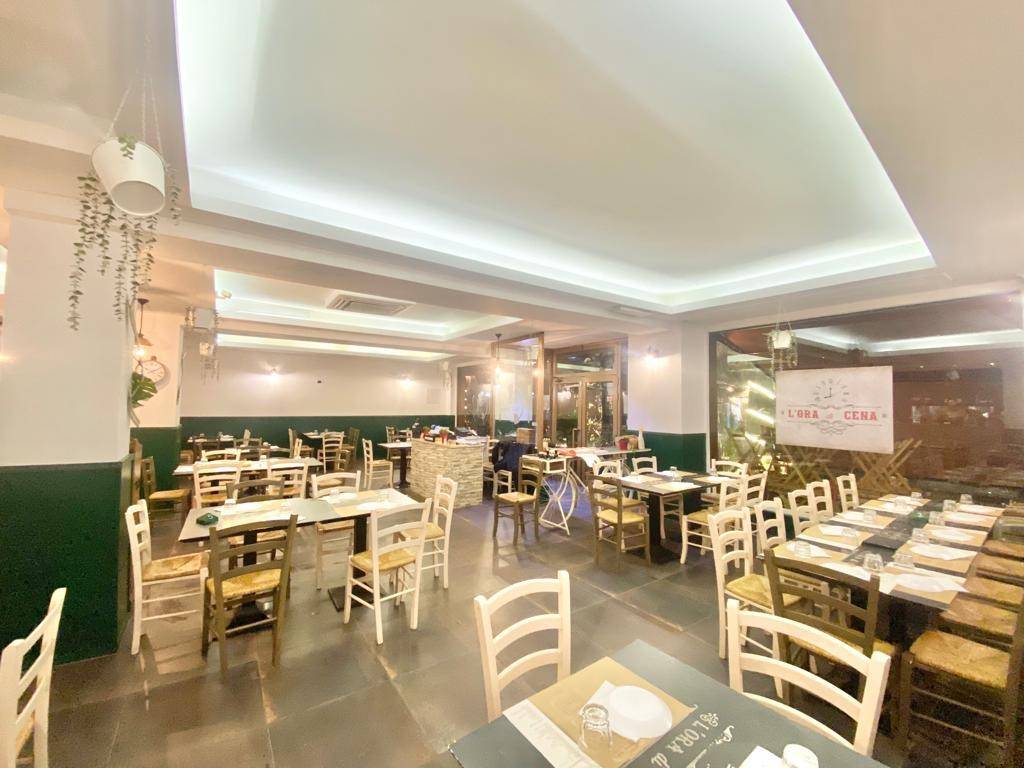 negozio in vendita a Roma in zona Cinecittà