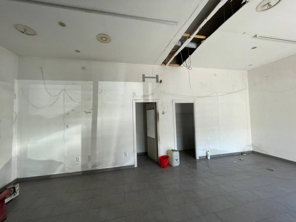 negozio in vendita a Roma in zona Prenestino-Centocelle