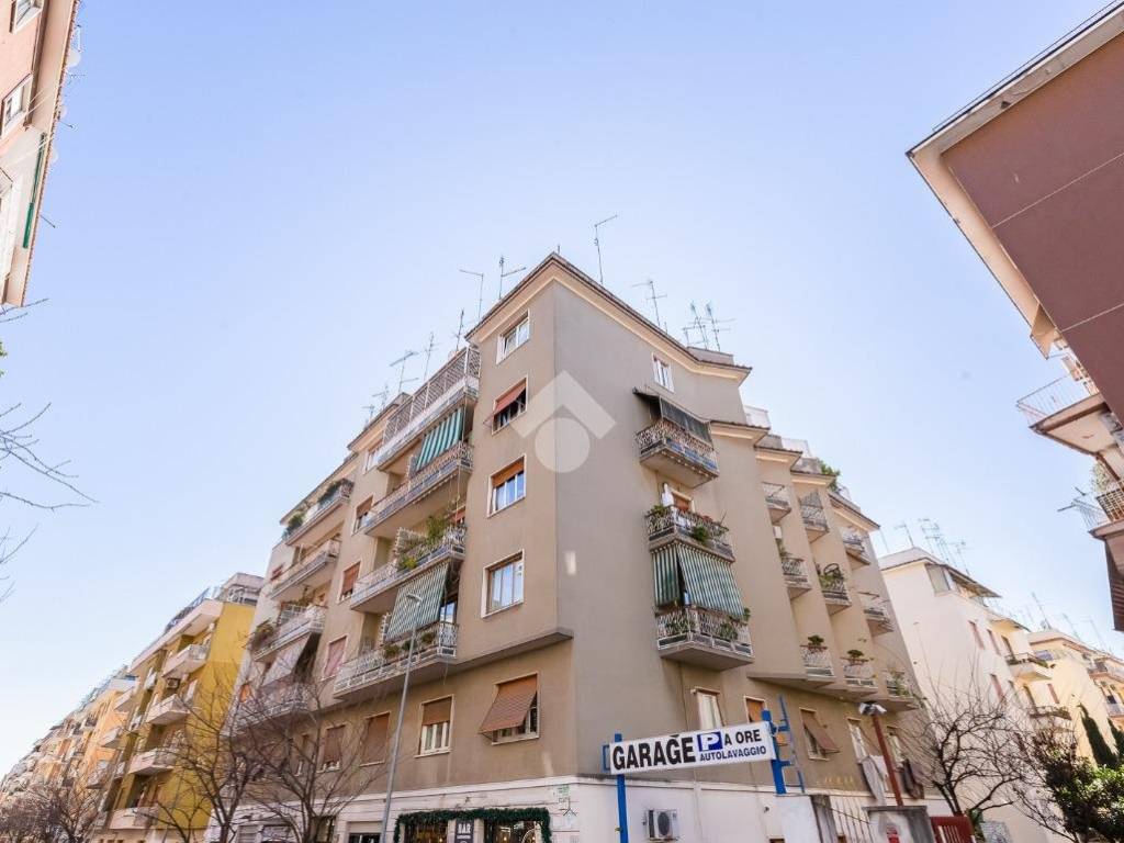 appartamento in vendita a Roma in zona Appio Latino