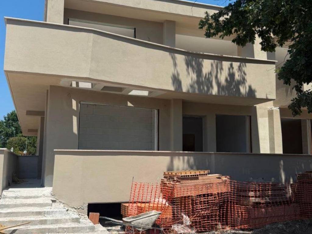 casa indipendente in vendita a Roma in zona Casal Palocco