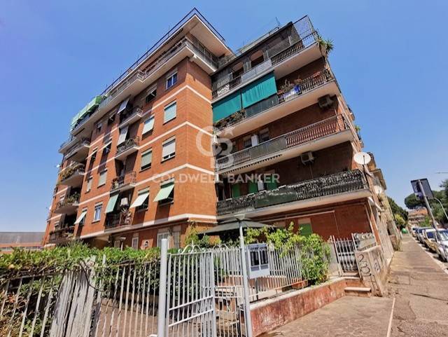 appartamento in vendita a Roma in zona Ostiense