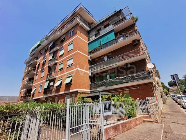 appartamento in vendita a Roma in zona Ostiense