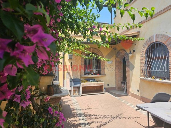 casa indipendente in vendita a Roma in zona Tuscolano