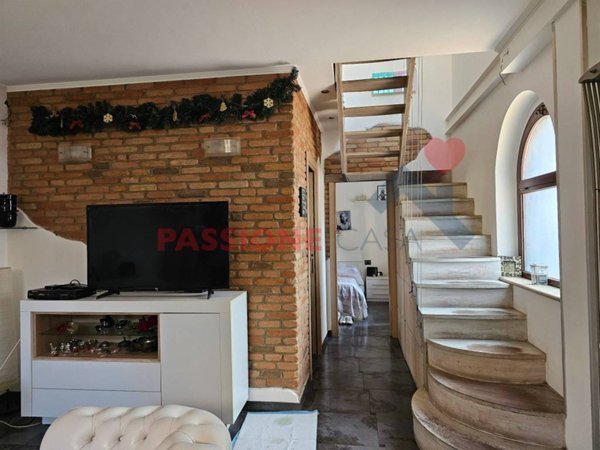 casa indipendente in vendita a Roma in zona Tuscolano