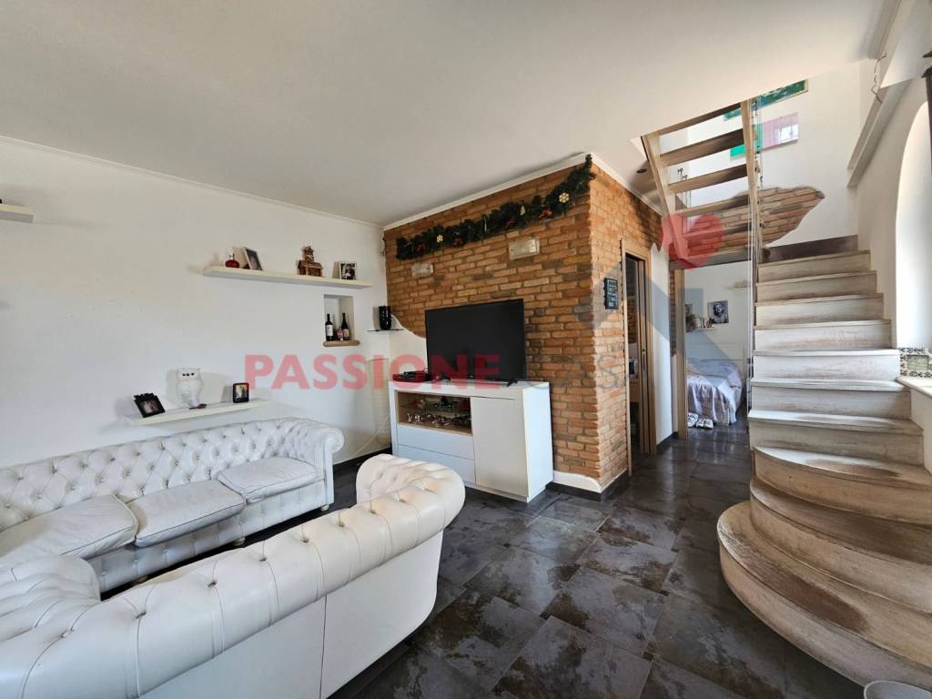 casa indipendente in vendita a Roma in zona Tuscolano