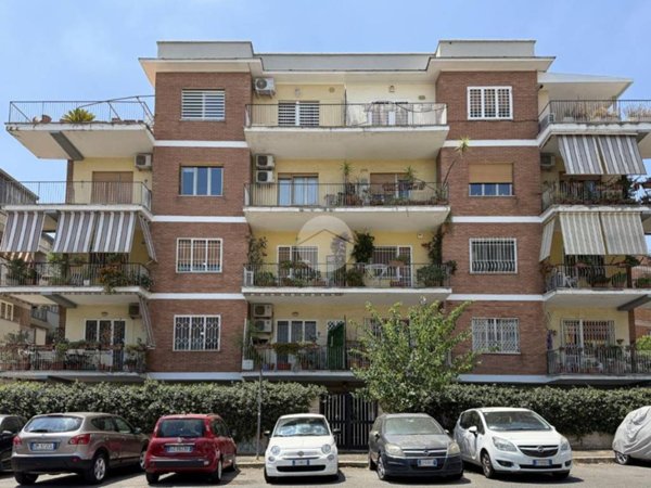 appartamento in vendita a Roma in zona Ostiense