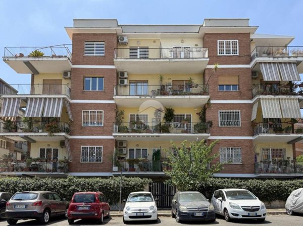 appartamento in vendita a Roma in zona Ostiense