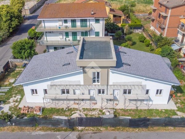 casa indipendente in vendita a Roma in zona Lunghezza
