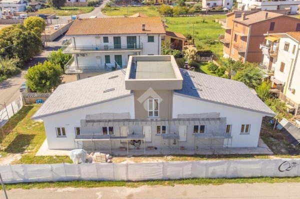 casa indipendente in vendita a Roma in zona Giardini di Corcolle