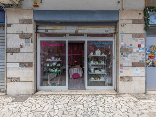 negozio in vendita a Roma in zona Alessandrino