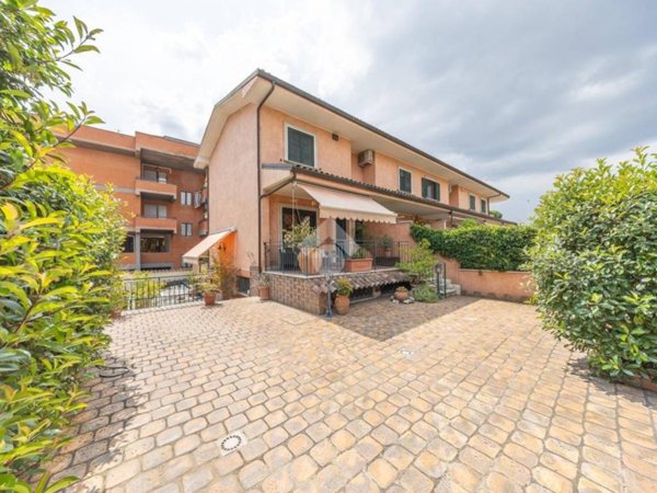 casa indipendente in vendita a Roma in zona Casal Morena