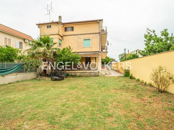 appartamento in vendita a Roma in zona Dragona/Bagnoletto