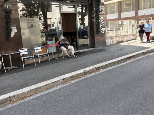 negozio in vendita a Roma in zona Ostiense