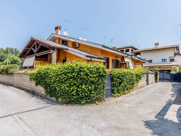 casa indipendente in vendita a Roma in zona Infernetto