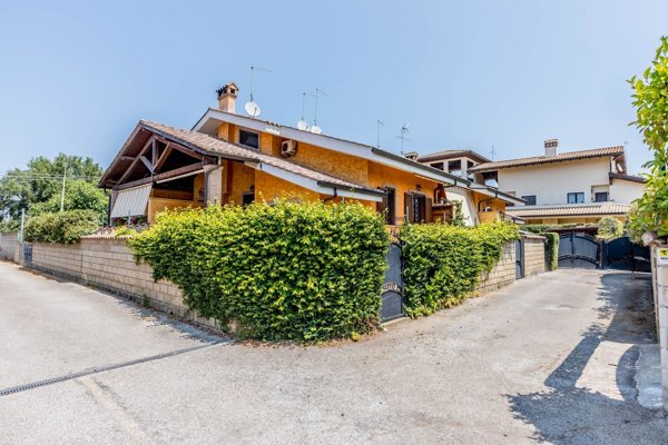 casa indipendente in vendita a Roma in zona Infernetto
