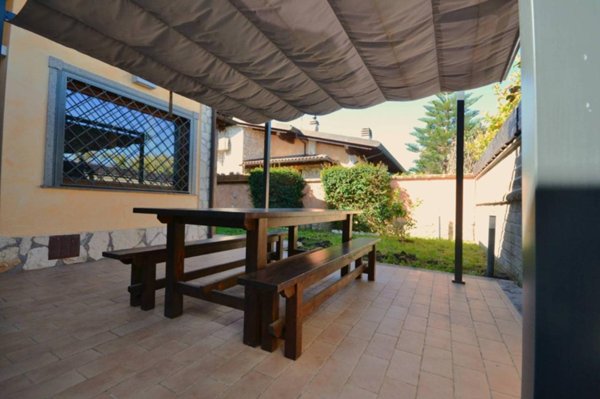 casa indipendente in vendita a Roma in zona Massimina/Casal Lumbroso