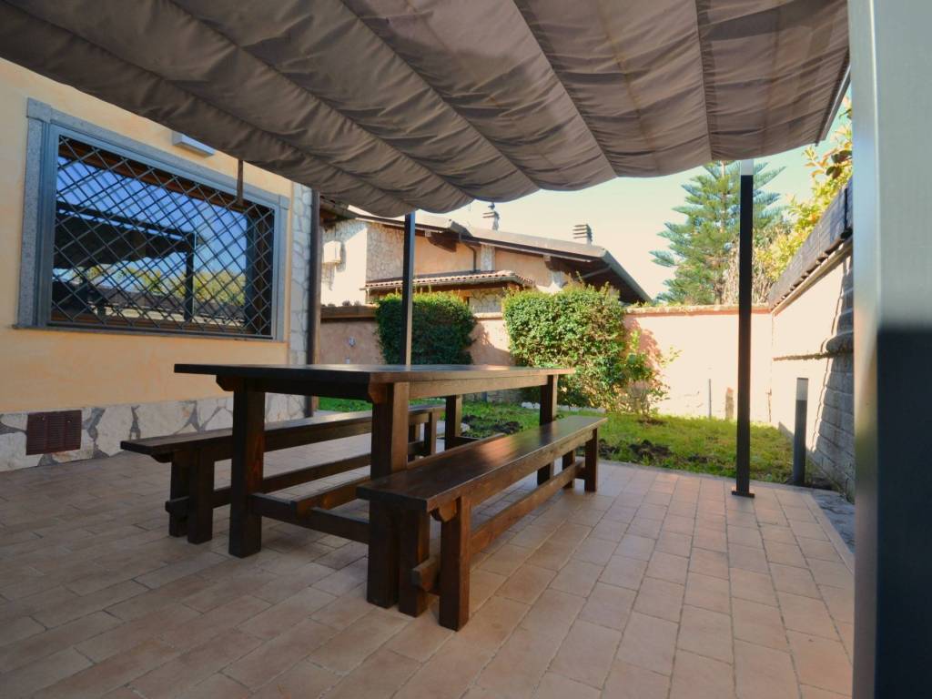 casa indipendente in vendita a Roma in zona Massimina/Casal Lumbroso