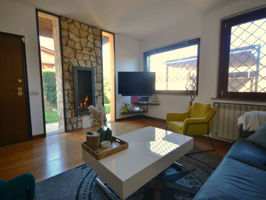 casa indipendente in vendita a Roma in zona Massimina/Casal Lumbroso