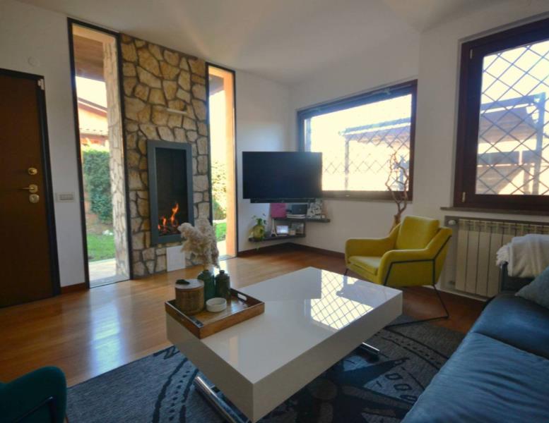 casa indipendente in vendita a Roma in zona Massimina/Casal Lumbroso