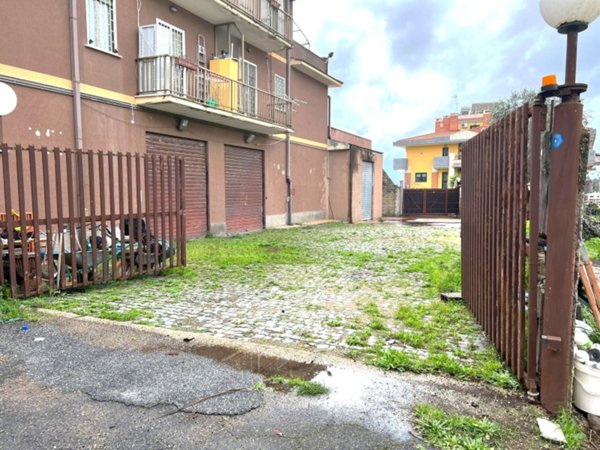 negozio in vendita a Roma in zona Massimina/Casal Lumbroso